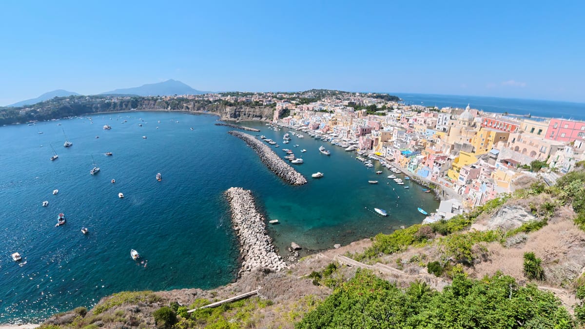 Procida — vier Stunden auf der buntesten Insel im Golf von Neapel