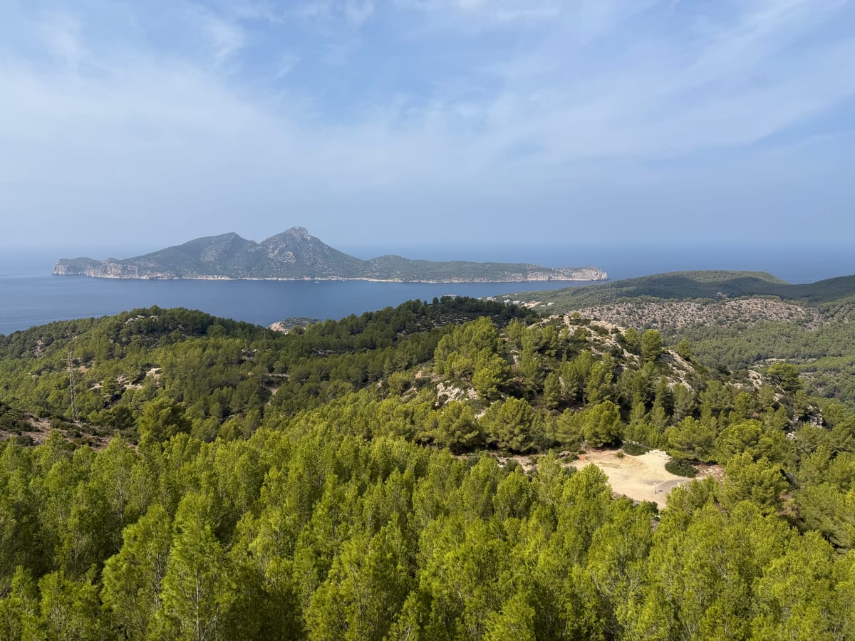 Mit dem Boot hin, zu Fuß zurück: Von Port d'Andratx nach Sant Elm auf dem GR 221