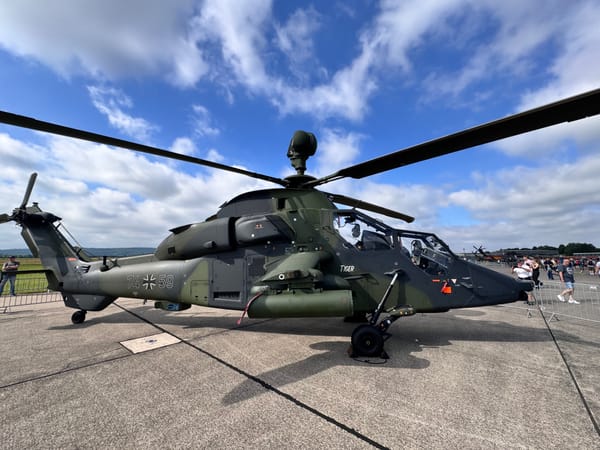 Nah dran an Kampfhubschrauber, Panzer und Elitetruppen - Mein Tag in Achum
