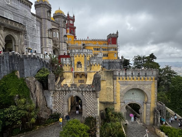 Unterwegs im Pena-Palast und der Quinta da Regaleira