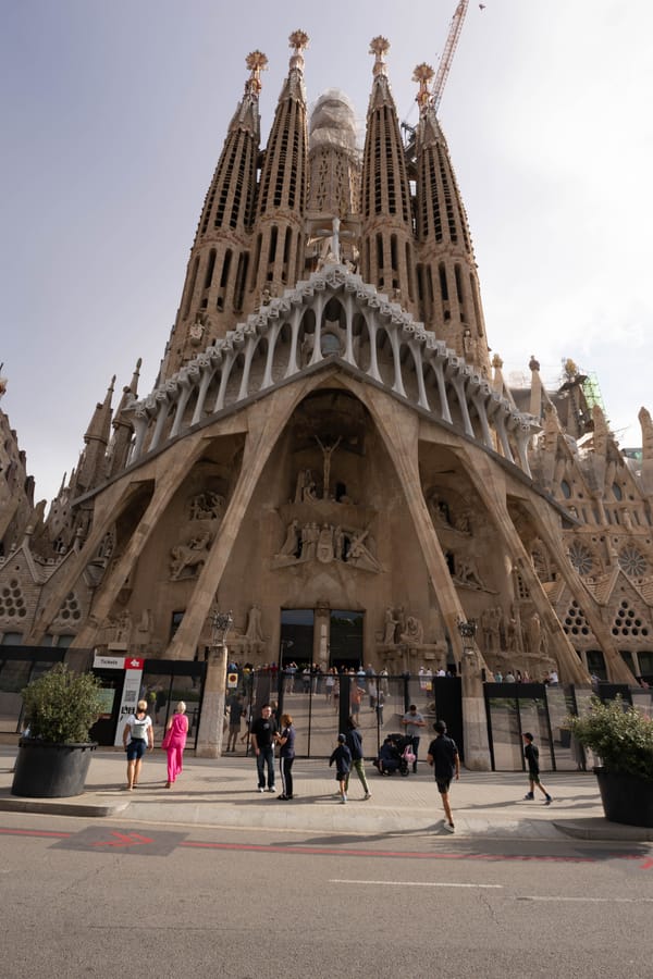 Barcelona - Sagrada Família, Hospital de Sant Pau & Park Güell