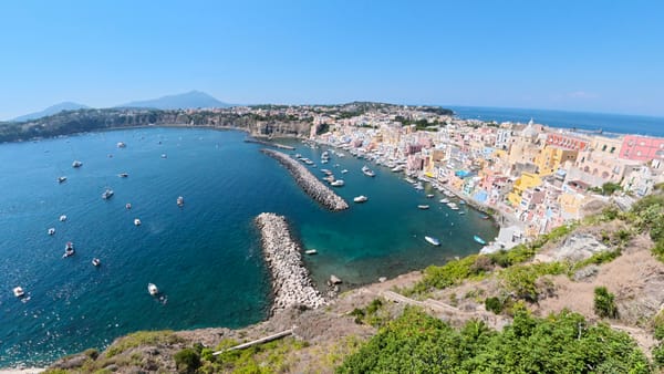Procida — vier Stunden auf der buntesten Insel im Golf von Neapel